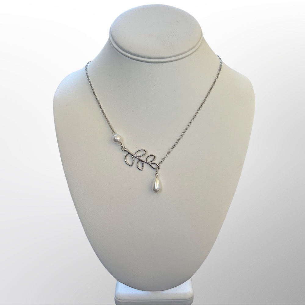 Silver Pearl Leaves Necklace